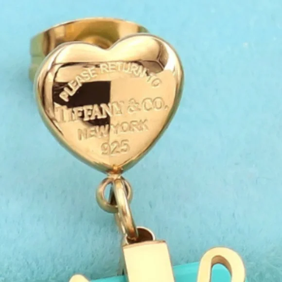 SMALL HEART AND GIFT BOX EARRINGS IN GOLD OR SILVER IN FASHION POUCH - Picture 5 of 7